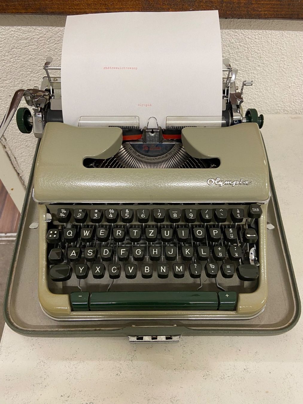 Macchine da scrivere: OLYMPIA DE LUXE SCHREIBMASCHINE – Usato da Dietikon venduto da brocki-eyra 7