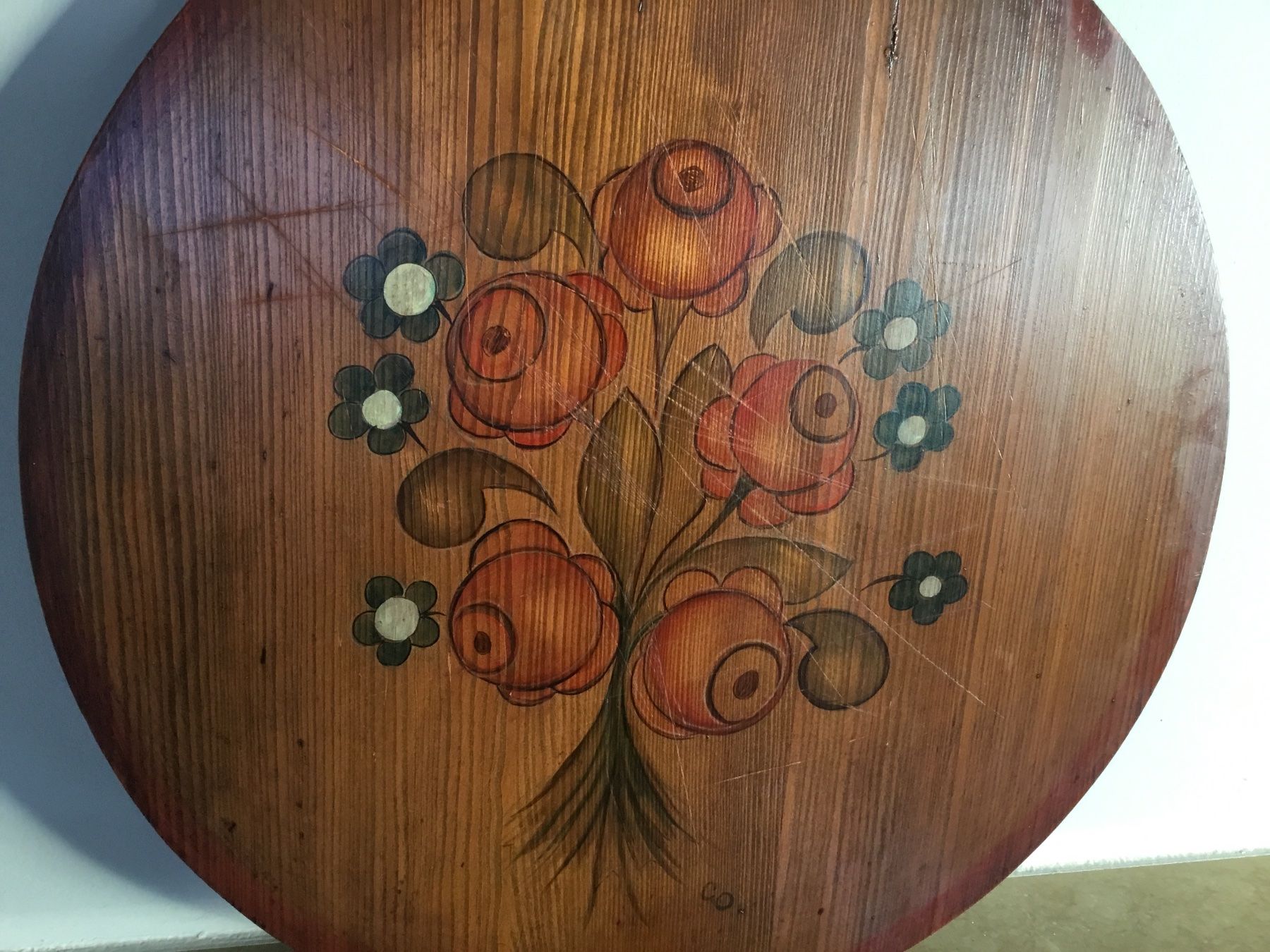Servierplatten: Rundes Käse - oder Pizzabrett mit Blumenmalerei – Gebraucht aus Schönenwerd von simca04 5