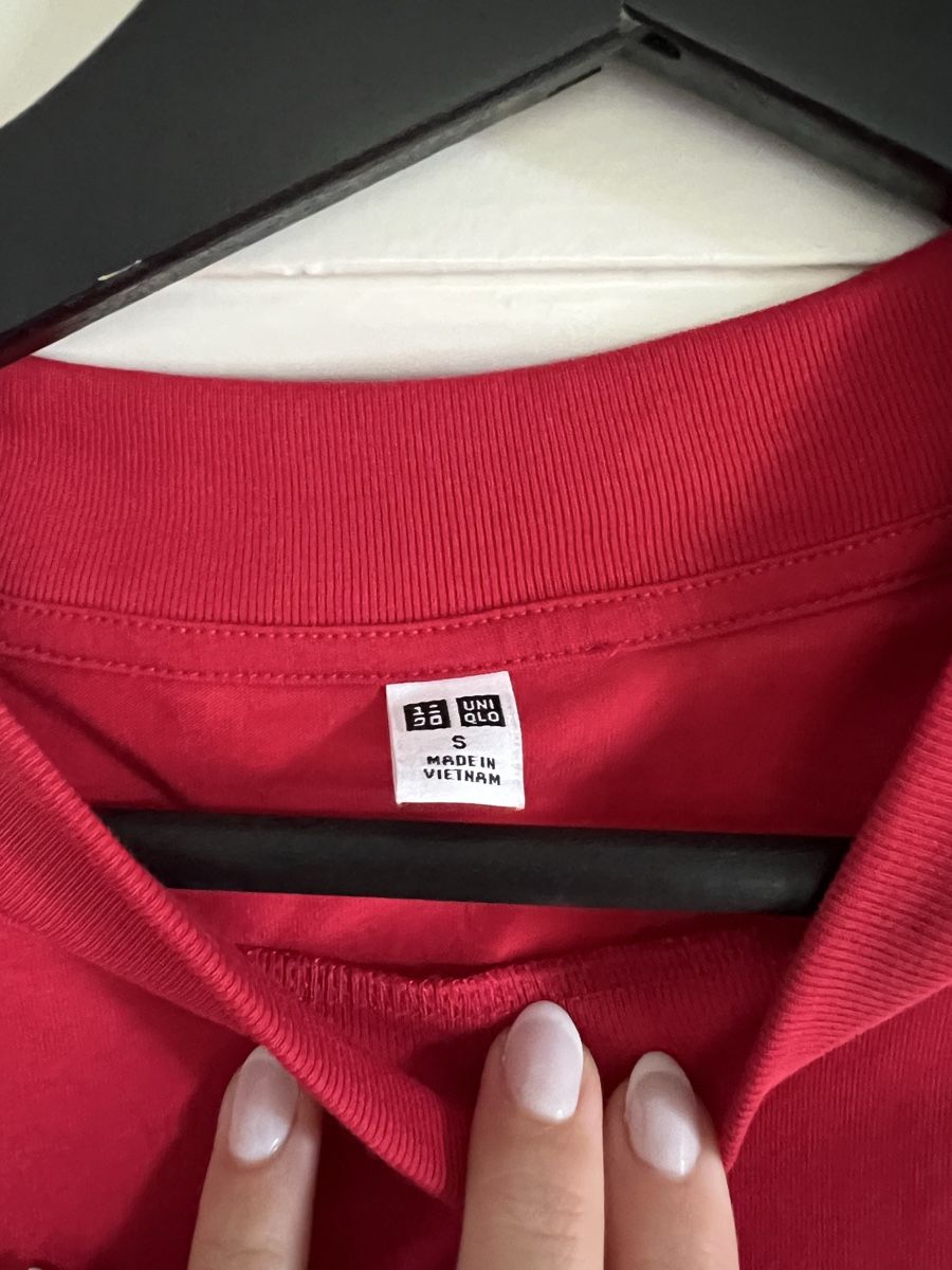 Uniqlo T-shirts: T-shirt Uniqlo  – Neuf (Voir description) à Genève par MinimalistDressing 1