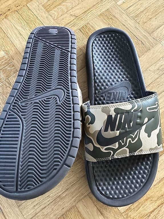 Scarpe da uomo: Nike Badelatschen Gr.41 Neu – Usato da Stäfa venduto da DearDarling 1