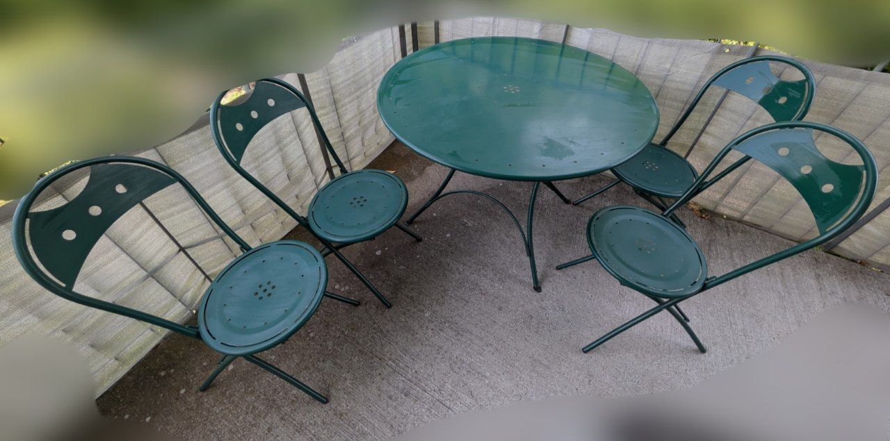 Emu Set di tavolo e panche: EMU Pigalle: Gartentisch + 4 Stühle – Usato da Winterthur venduto da Justnotthebest