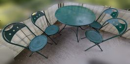 Gartentisch + 4 Stühle aus Metall in grün