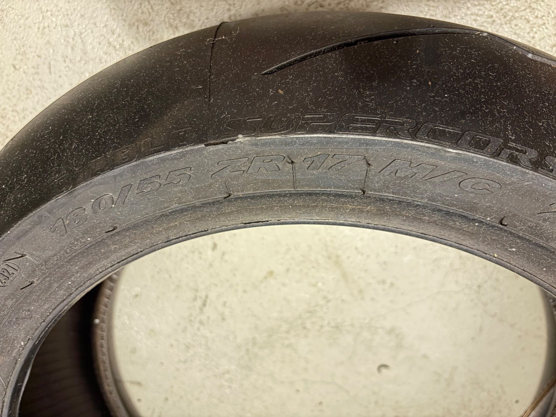 Pirelli Pneus & Roues: Pneus Pirelli diablo supercorsa v2 – D'occasion à Aarau par ros_kmb5 4