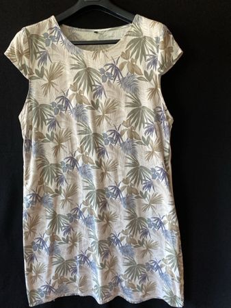 Damen Kleid mit Blattmuster Grösse XXL Zustand