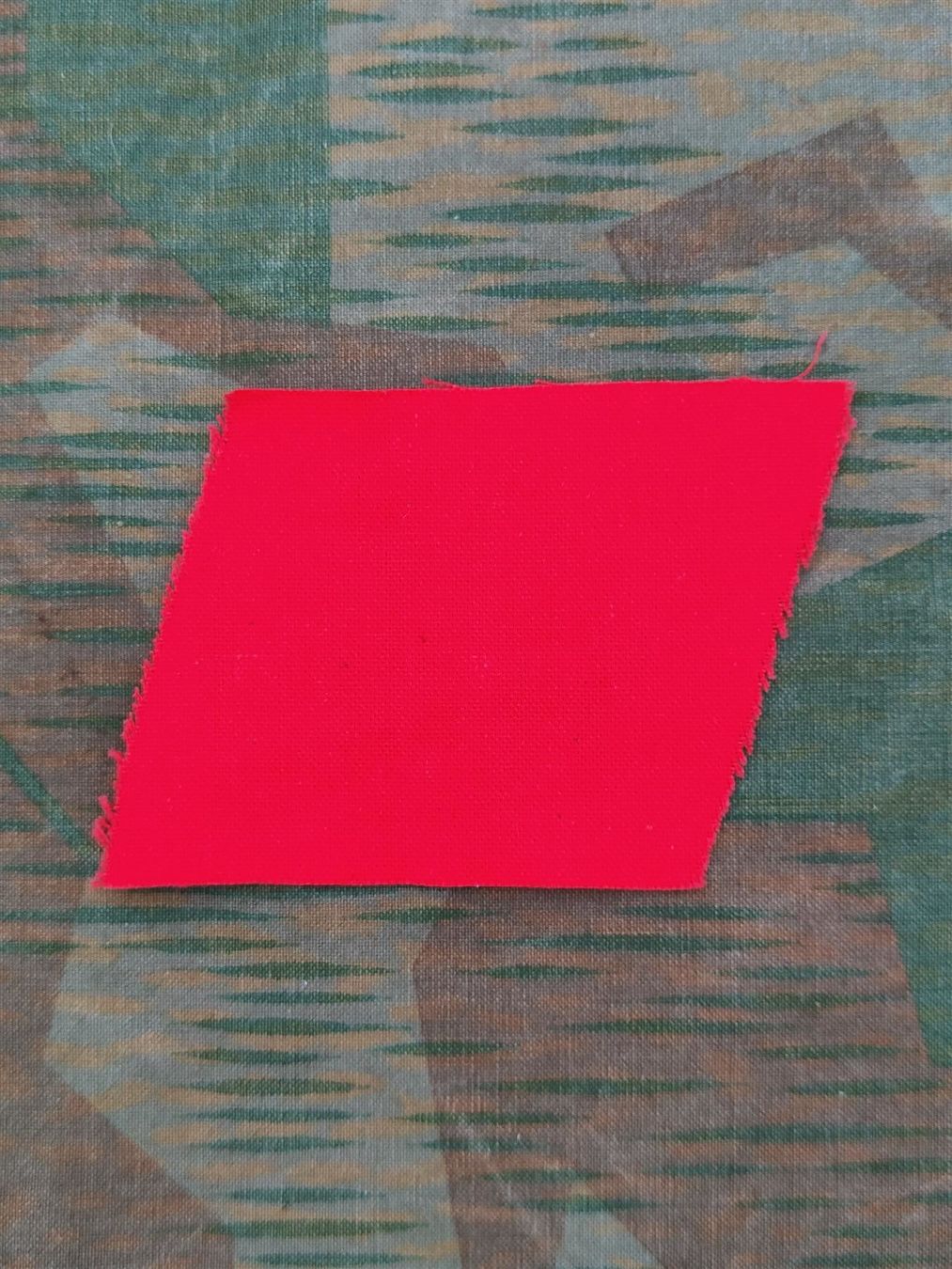 Plaketten & Abzeichen: Kragenpatte Ord.1940 passiver Luftschutz – Neu (gemäss Beschreibung) aus Bauma von SwissMilitaria