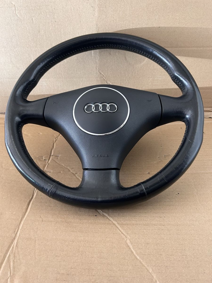 Audi Tutti pezzi di ricambio auto: Volant Audi  – Usato da Fribourg venduto da rs19 1