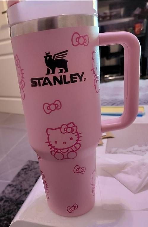 Tazze: Hello Kitty Isolierbecher mit und Strohhalm – Usato da Zuchwil venduto da Lea007