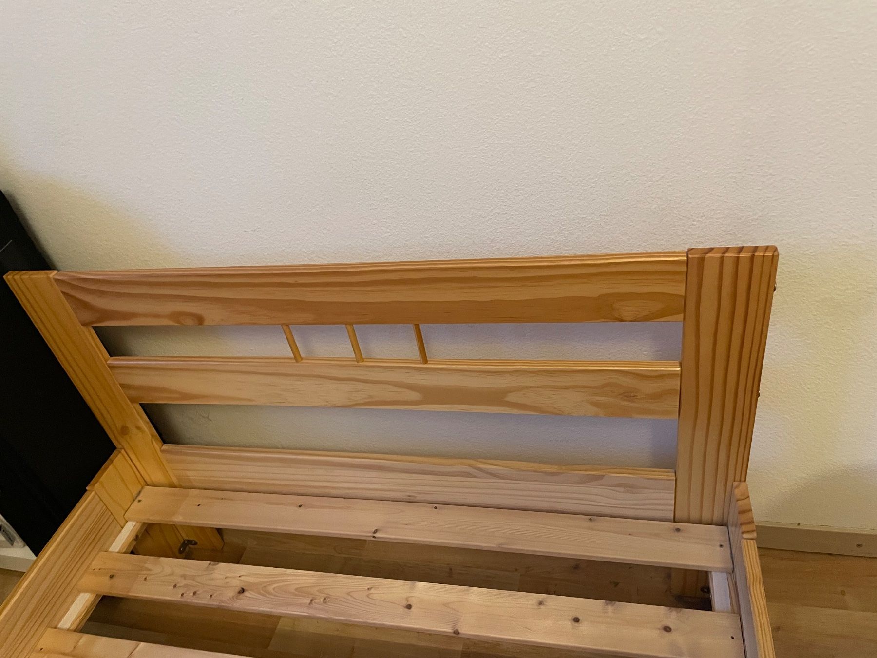 Letti: Bett 1 x 2 m, Nadelholz mit Rollattenrost – Usato da Zürich venduto da heu_hvj2 3