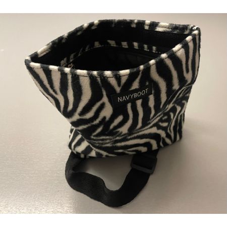 NAVYBOOT Tasche stylisch, zebra, 24x23 cm, Umhänge/Gürtel