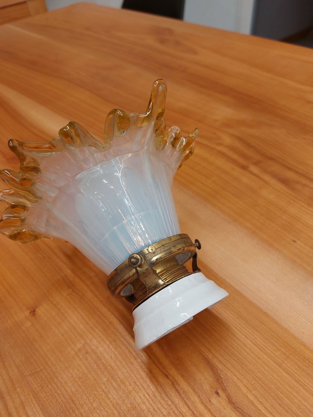 Kronleuchter & Deckenlampen: Antike Decken Lampe mit seltenem schõnem Schirm – Gebraucht aus Ganterschwil von HeidiuPeter 1