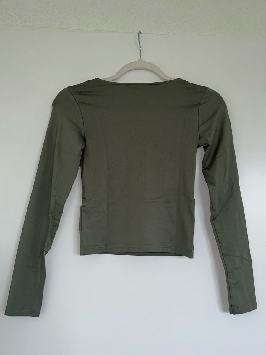 Stradivarius Top: Stradivarius Langarmshirt olivgrün – Usato da Pratteln venduto da sia_uk27 2