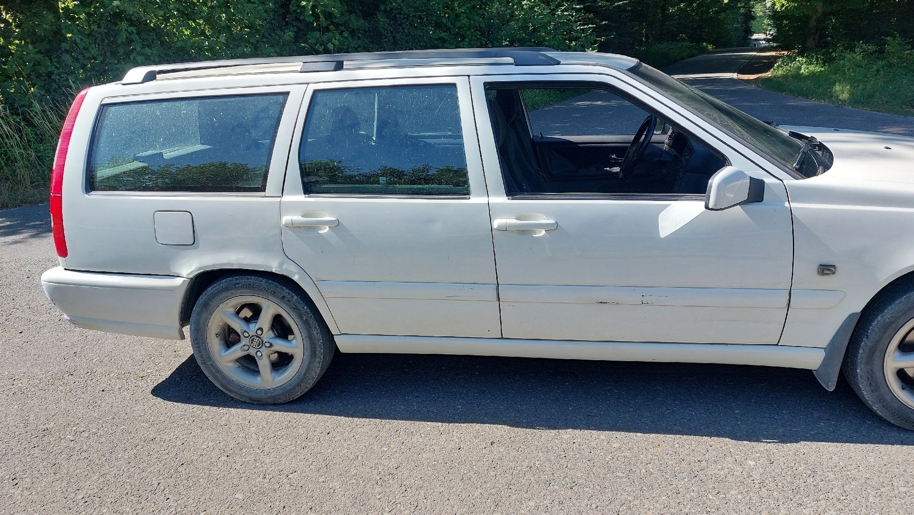 Volvo Automobili: Volvo V70 2.4 Kombi Handschalter – Usato da Niederlenz venduto da SciroccoUrquattro 6