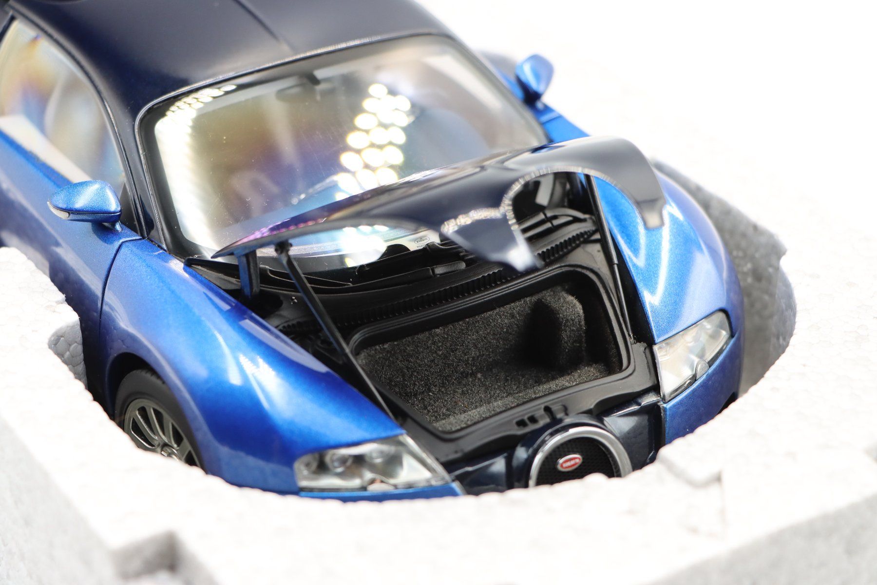 Bugatti Modellini d'auto: Bugatti Veyron 16.4 1:18 AutoArt – Nuovo (secondo la descrizione) da Bühl b.Aarberg venduto da modelldiecast 8