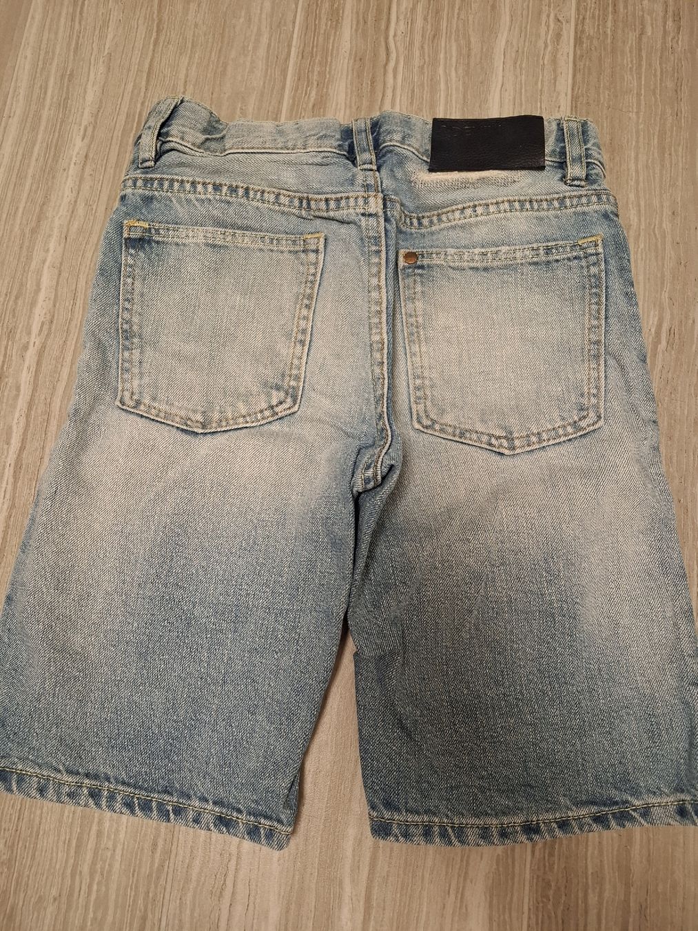 Pantaloni: short en jeans taille 128 7-8ans – Usato da Ecublens FR venduto da ame_y8tq 1