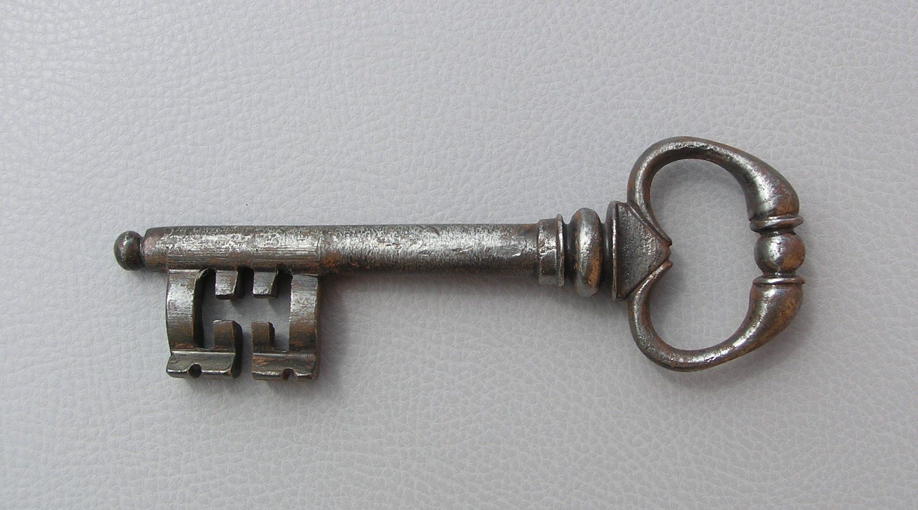 Chiavi: URALTER SCHLÜSSEL BAROCK – Usato da Grenchen venduto da Antique-hunter