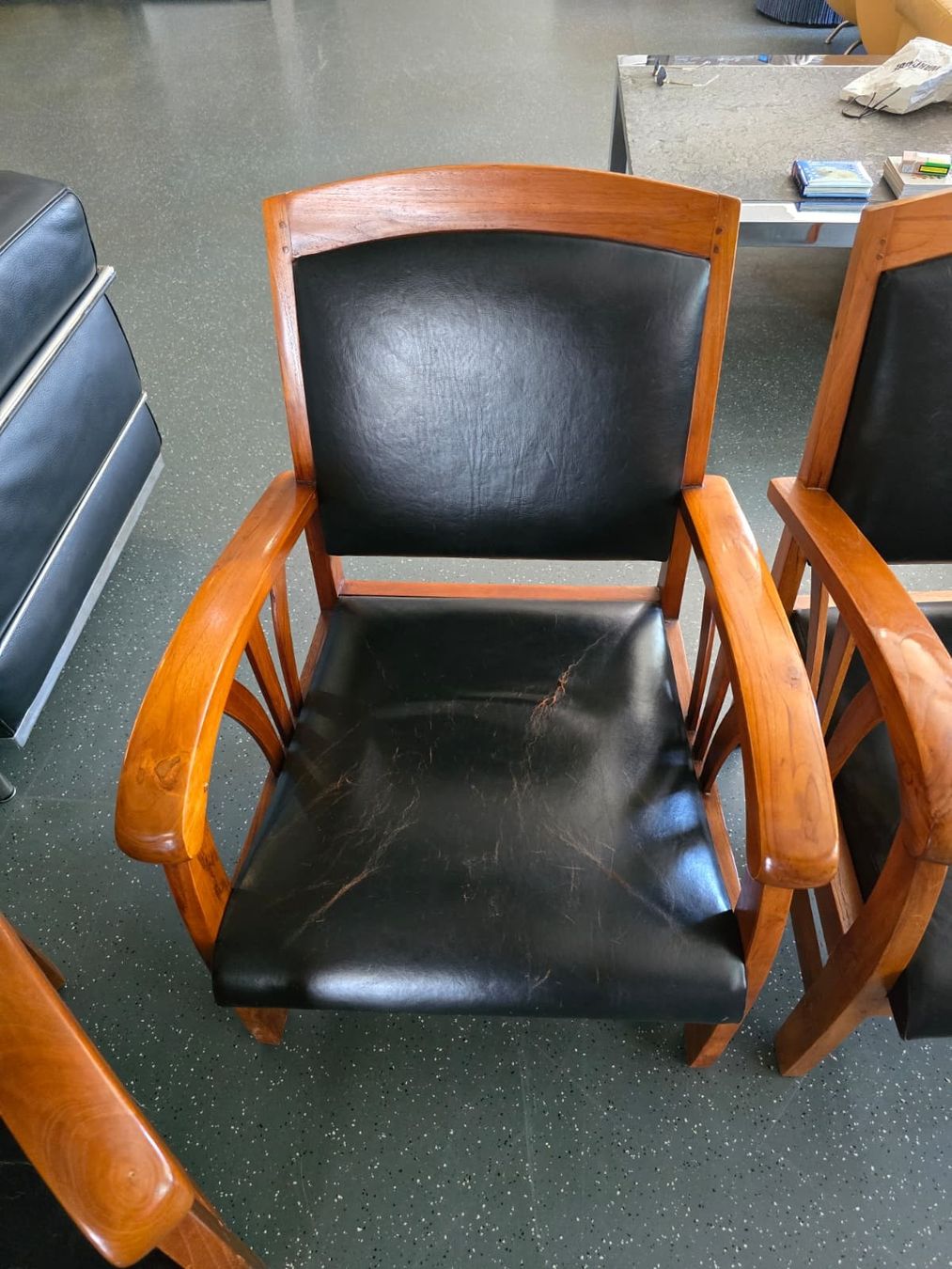 Poltrone: 4 fauteuils placets/dossiers cuirs. Dès 1.- – Usato da St-Maurice venduto da antikdestok 6