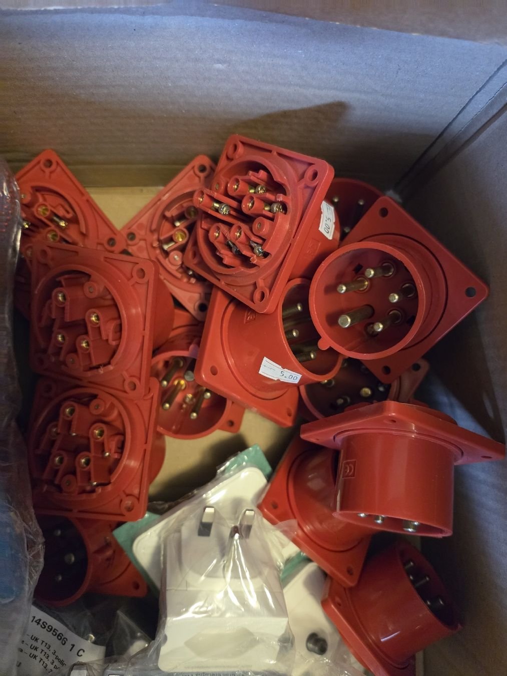 Guanti & manicotti: Elektromaterial-Konvolut: Steckdosen, Stecker, Handschuhe – Nuovo (secondo la descrizione) da Zürich venduto da Onebox 1