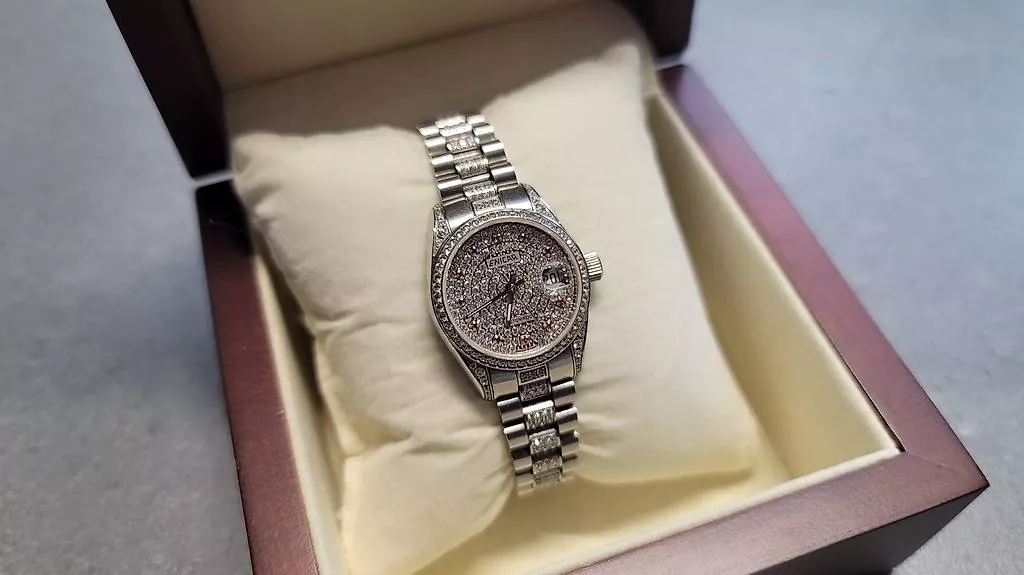 Uhren: ENICAR Date Automatic Lady 778.50.40 – Gebraucht aus Hünenberg von Rzirkon 1