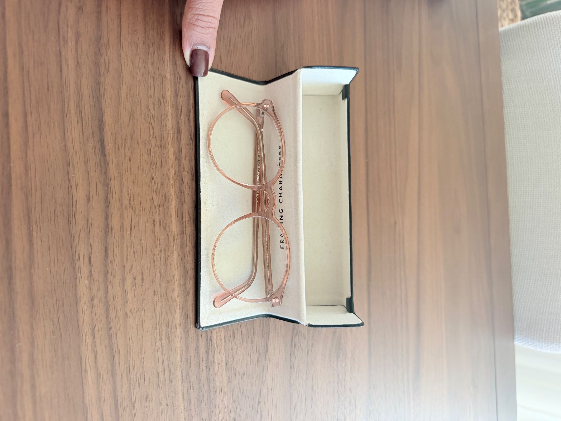 Occhiali & Lenti: Brille Framing Characters rosa gebraucht im Etui – Usato da Zürich venduto da Ani8106