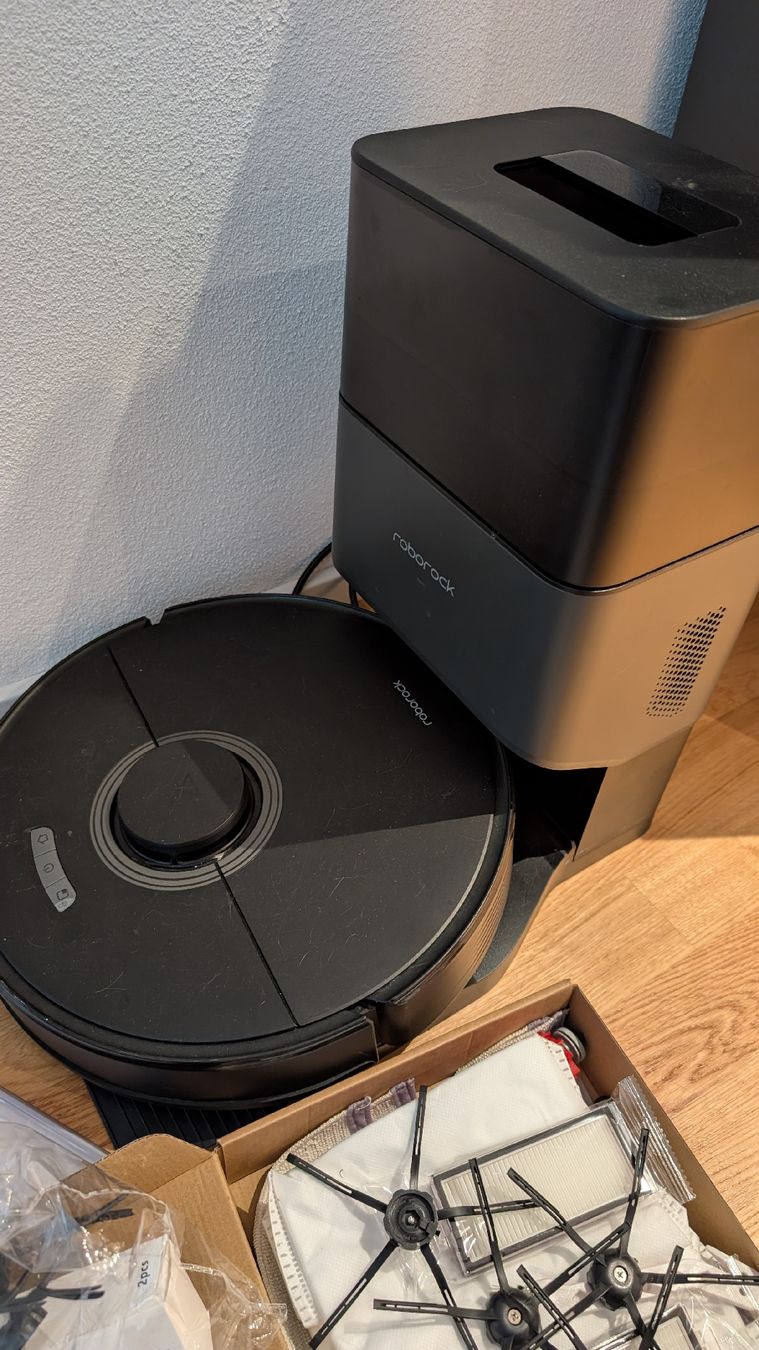 Roborock Aspirapolveri & Accessori: Roborock Q7 Max+ Saug- & Wischroboter mit Absaugstation – Usato da Aadorf venduto da elrale