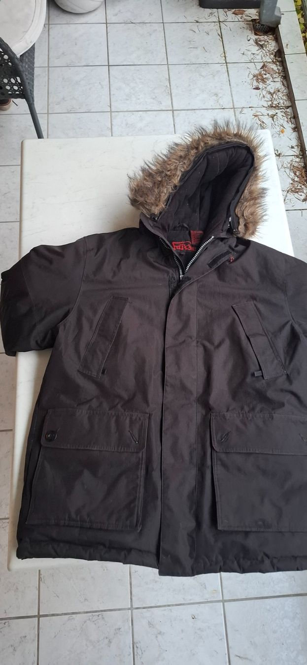Giacche: Warm Winterjacke mit Kapuze – Usato da Zürich venduto da Pierrebn