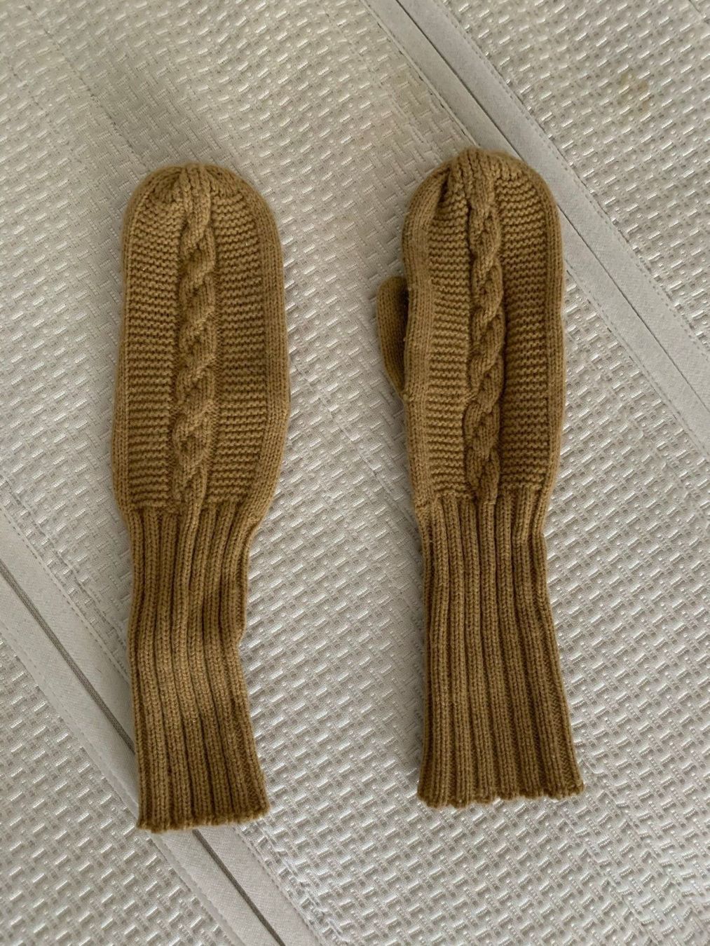 Gants & mitaines : Strick Handschuhe hellbraun – D'occasion à Zürich par Diazaio
