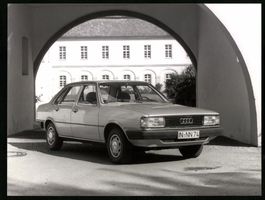 Fotografie Auto Audi 80, Viertürer Limo