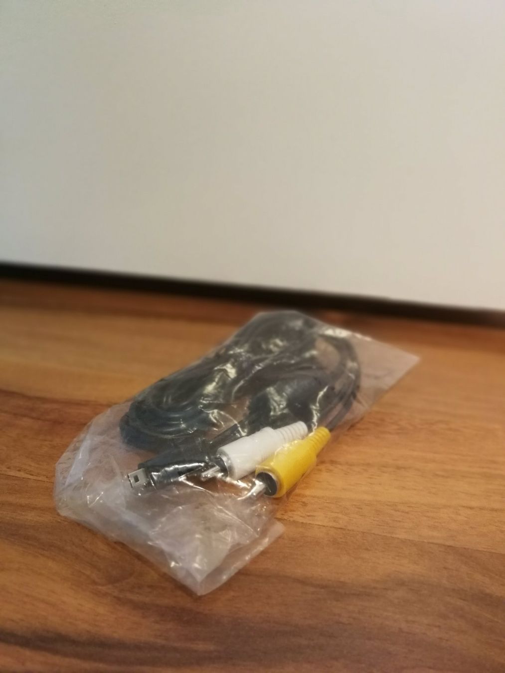Cavi: AV-Kabel mit Mikro-HDMI Anschluss – Nuovo e nell'imballaggio originale da Zürich venduto da Dual-Input