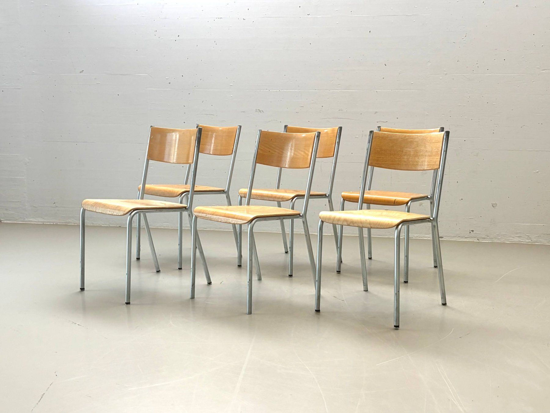 Bigla Stühle: Originale Bigla Stapelstühle – Schweizer Designklassiker – Gebraucht aus Zürich von LeMoege