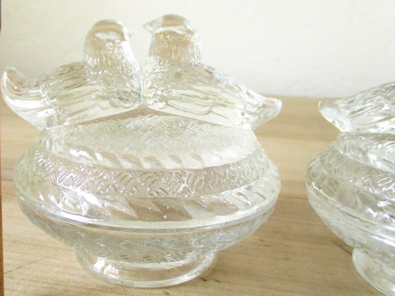 Bicchieri: 2 alte Deckeldose Pressglas, Glas Vogel Pärchen – Usato da Rorschacherberg venduto da Marubium 9