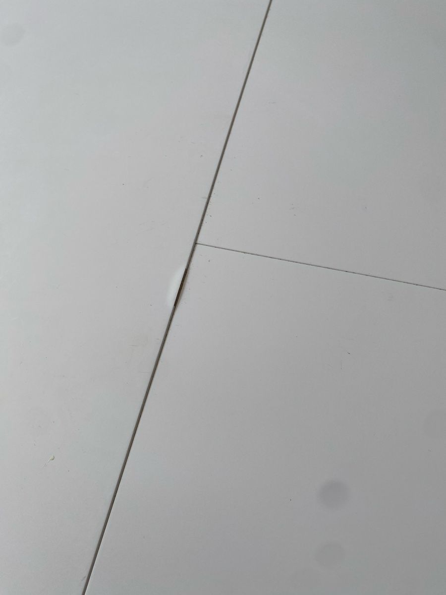 Livique Tables: Tisch MDF weiss/Eiche massiv – D'occasion à Strengelbach par Itecna 2