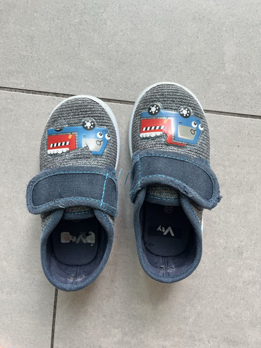 Dosenbach Scarpe per ragazzi: Hausfinken, Gr. 23 – Usato da Zürich venduto da jmg_8005