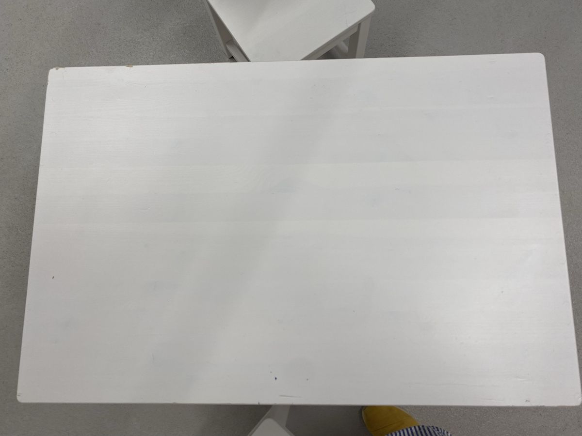 Ikea Set di tavolo e panche: Kindertisch Sundvik Ikea weiss mit 2 Stühlen – Usato da Zollikofen venduto da nilsa 5
