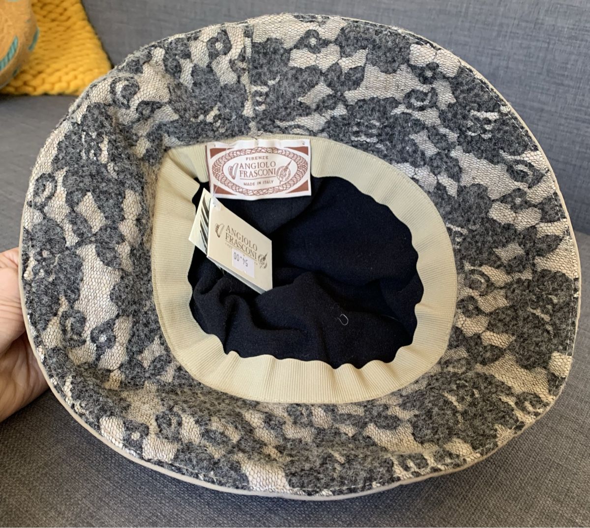 Copricapi, berretti & cappellini: Cappello beige e grigio – Nuovo e nell'imballaggio originale da Bellinzona venduto da rob_d6fz 1