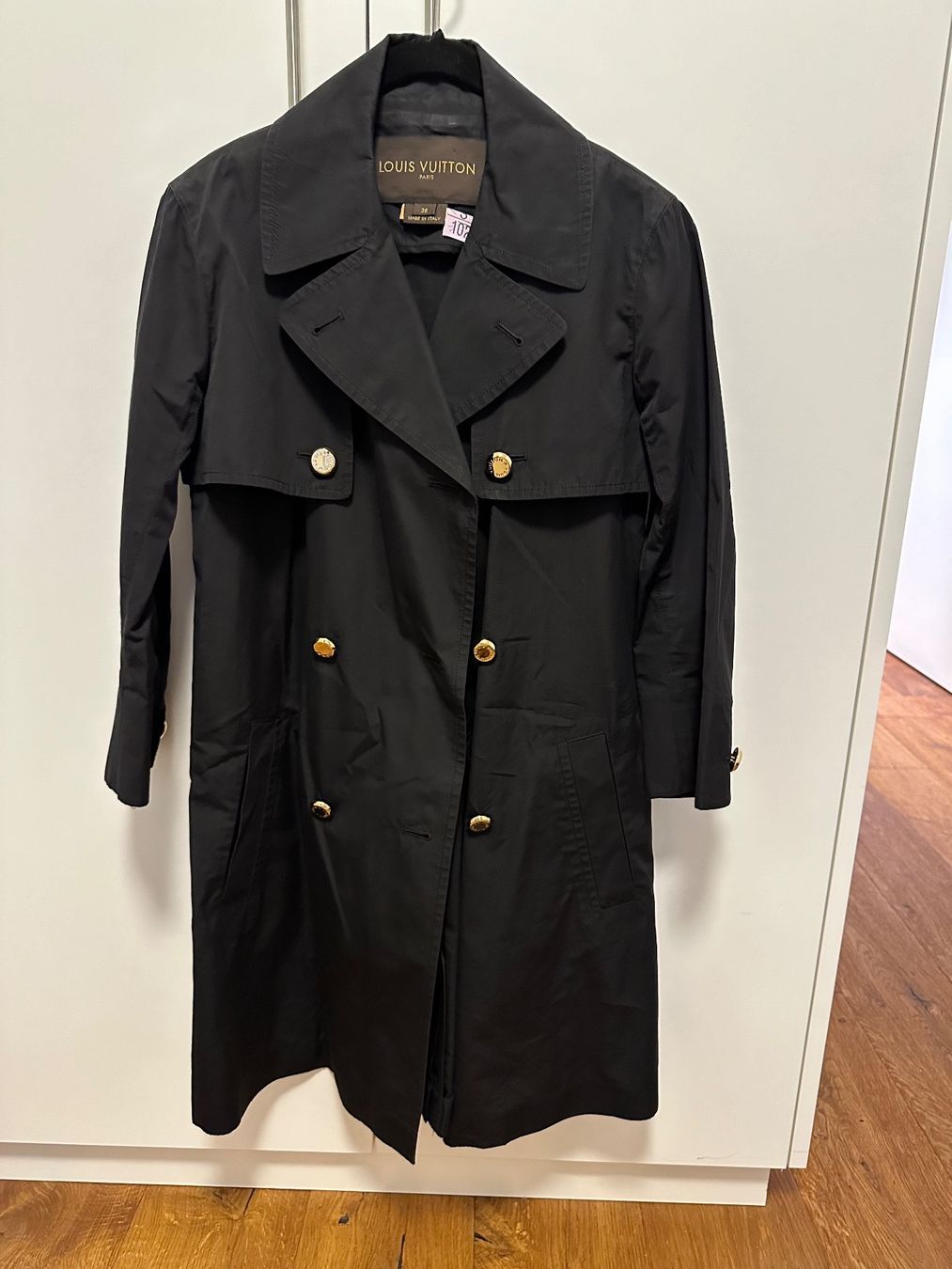 Louis Vuitton Cappotti: Louis Vuitton trench coat , size 36 – Usato da Küssnacht am Rigi venduto da hor_dpb7