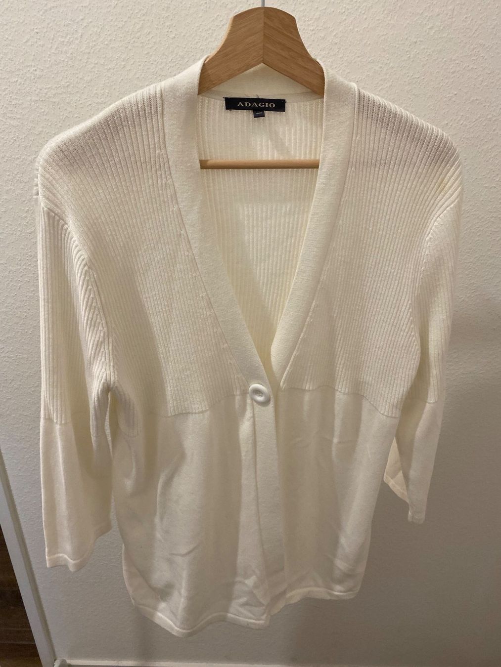 Jacken: Adagio Strickjacke weiss Gr. 46 – Gebraucht aus Pratteln von a23_j2gs 2