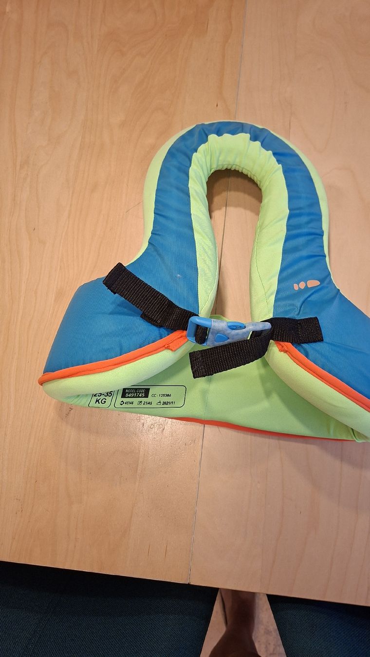 Decathlon Schwimmwesten: Schwimmhilfe/-weste Decathlon – Gebraucht aus Marthalen von Janine1943