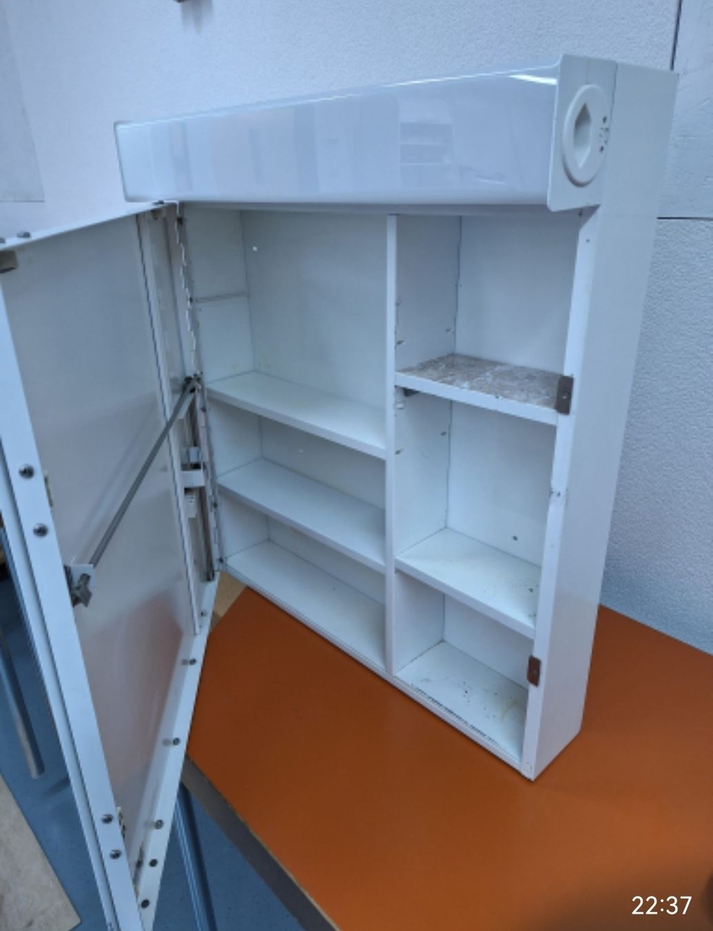 Armadietti a specchio: Pflege Spiegelschrank mit Leuchte – Usato da Schwarzenegg venduto da musi09 2
