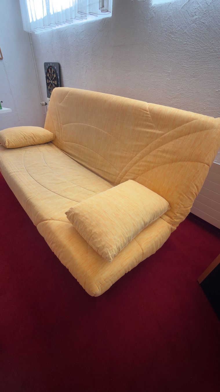 Divani: Gelbes Schlafsofa – Usato da Bergdietikon venduto da pulverschneegut