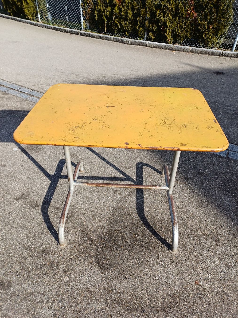 Bigla Tavoli: Vintage Gartentisch – Usato da Niederuzwil venduto da wolkenlos80 3