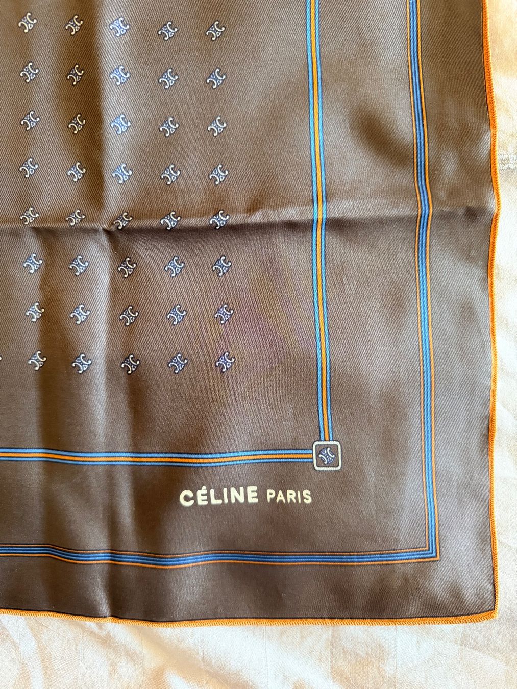 Celine Foulard & Sciarpe: Authentic CÉLINE Paris Silk Scarf excellent condition – Usato da Gockhausen venduto da van_82kh