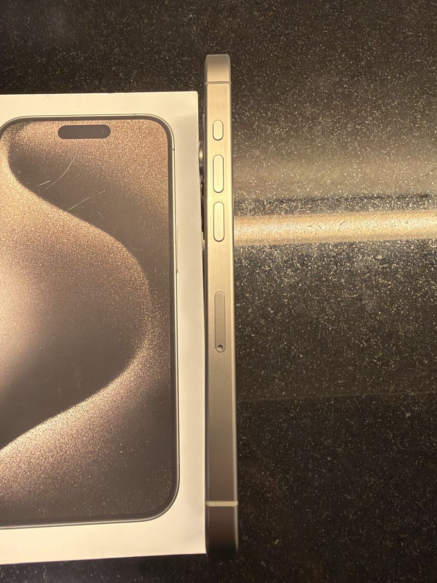 Apple Telefoni cellulari / Smartphones: iPhone 15 Pro Titan – Usato da Egerkingen venduto da 3net 3