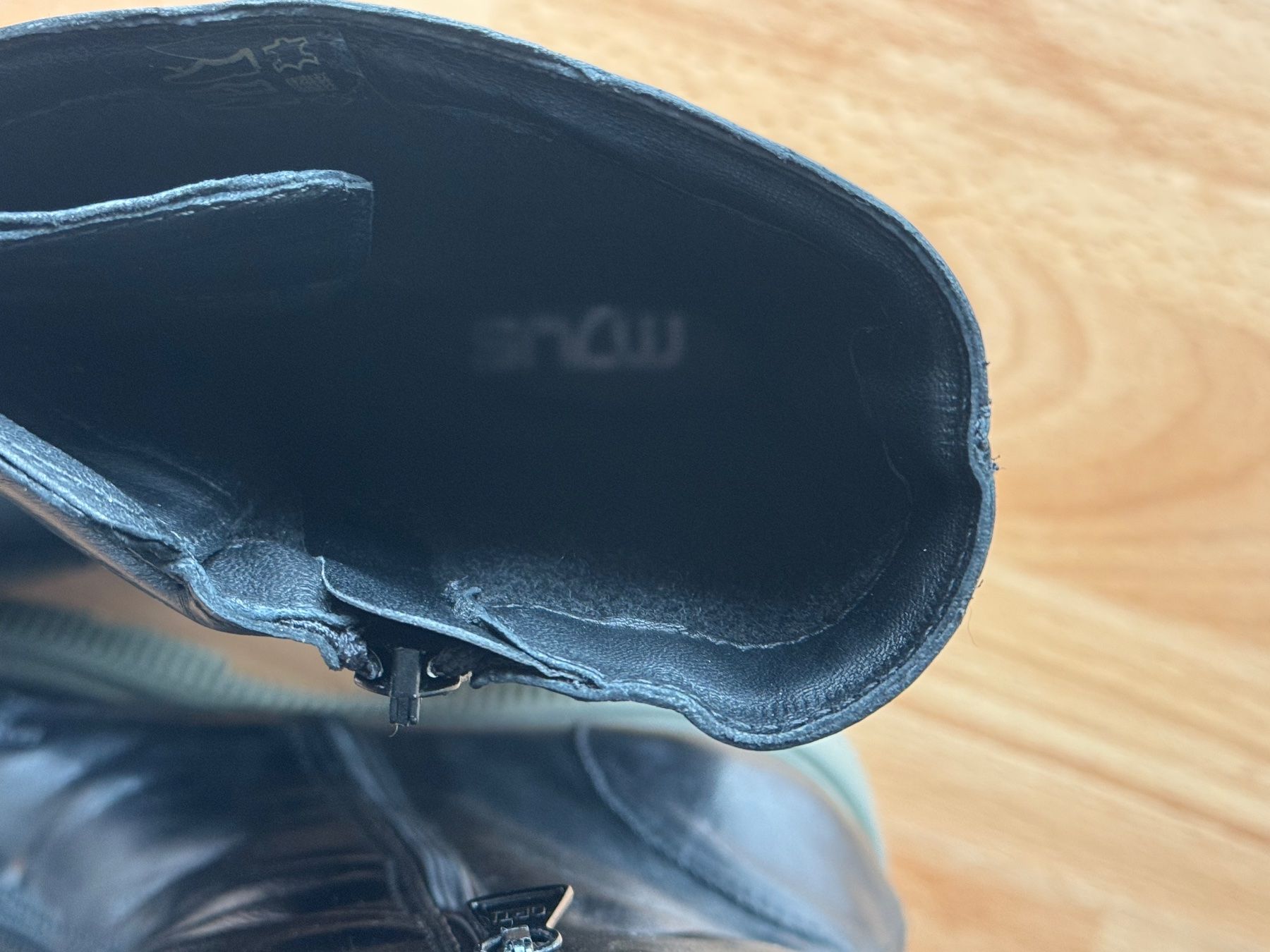 Mjus Scarpe da donna: Stiefelette von Mjus, Grösse 39, Leder, schwarz – Nuovo (secondo la descrizione) da Rorschacherberg venduto da beeechen 2