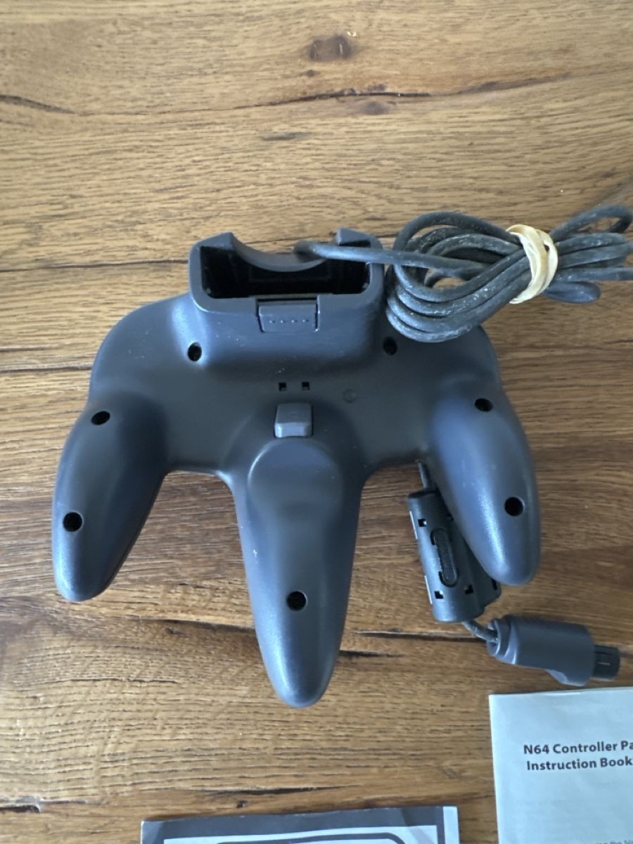 Nintendo Controller: Nintendo 64 Controller Schwarz Originalverpackung – Usato da Lenzburg venduto da eyworld 3