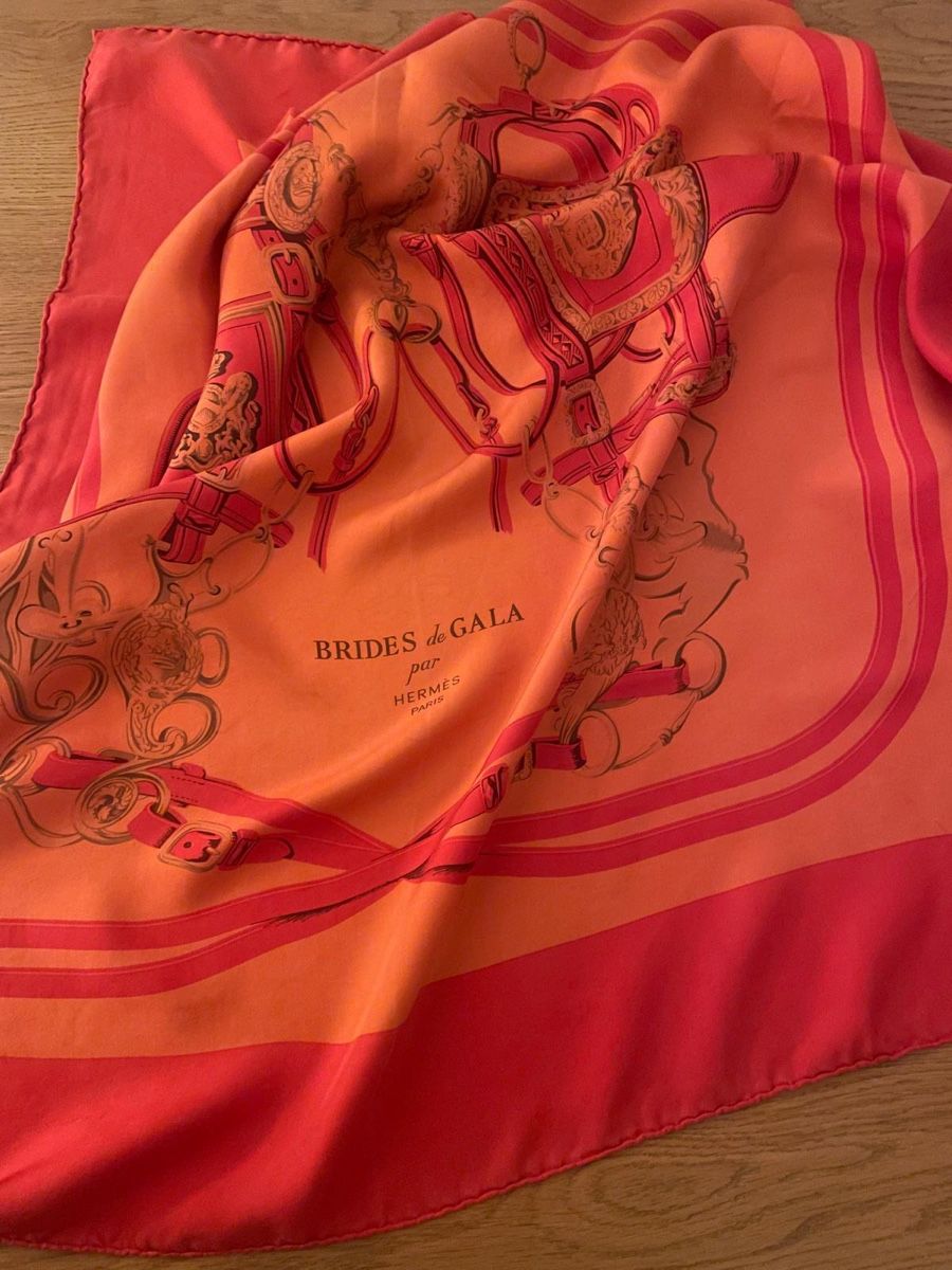 Hermès Foulard & Sciarpe: Carré de soie Hermès 90x90cm – Usato da St-Pierre-Clages venduto da ste_xk6p 2