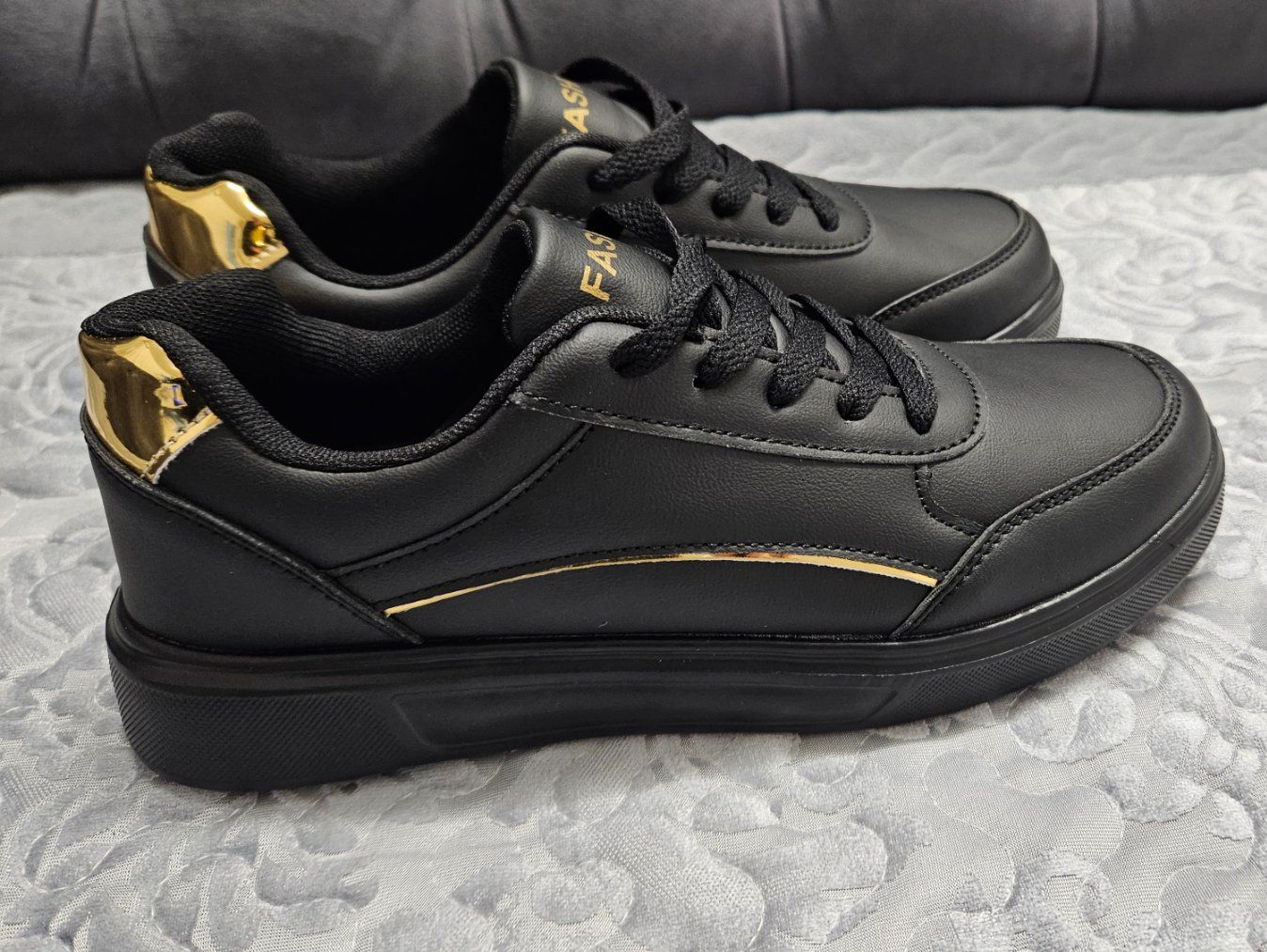 Scarpe da donna: Schöne Damen Sneaker Gr. 39 Neu – Nuovo e nell'imballaggio originale da Kreuzlingen venduto da RahMal