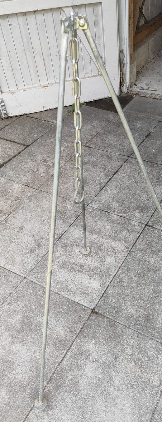 Altro in Decorazioni & Accessori: Dreibein mit Kette Metall – Usato da Ettenhausen TG venduto da Daniel990