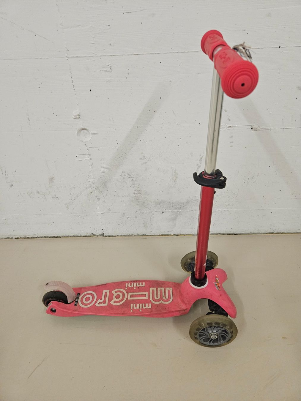 Micro Kickboard: Micro Mini Scooter – Rosa – gebraucht – Usato da Opfikon venduto da Doronadan