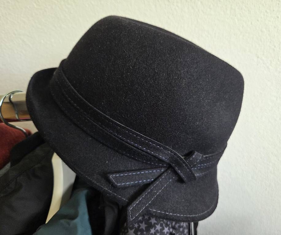 Chapeaux, bonnets & casquettes: Schwarzer Hut (Grösse M) – Neuf avec emballage d'origine à Herisau par lia17 4