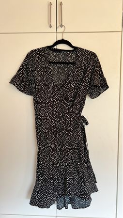 Süsses Polkadot-Wickelkleid von Vero Moda